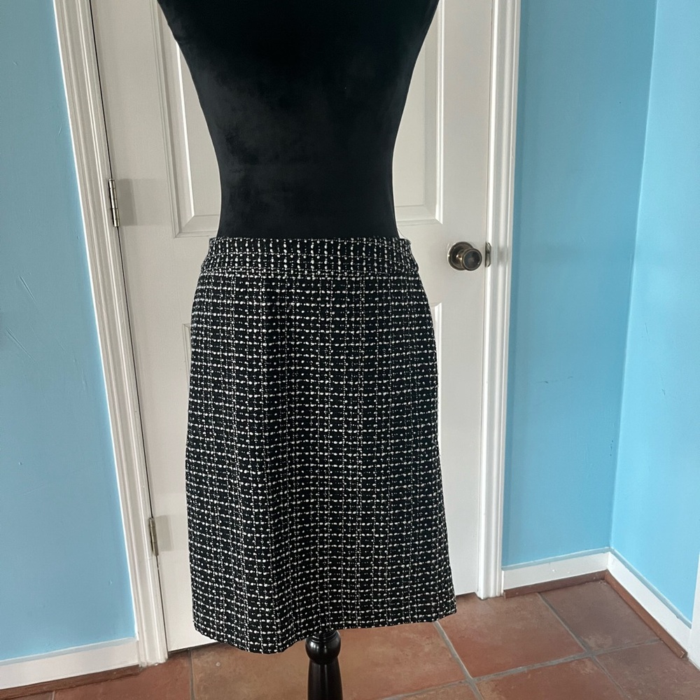 Ann Taylor Women's Size
6P Black White Plaid Wool Blend Pencil Skirt Lined